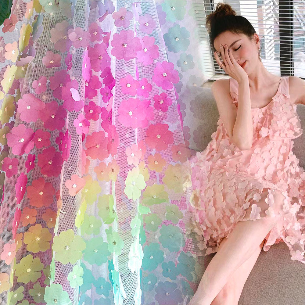 Embroidery Veil - Kolorowa siatka z haftowanymi kwiatami o