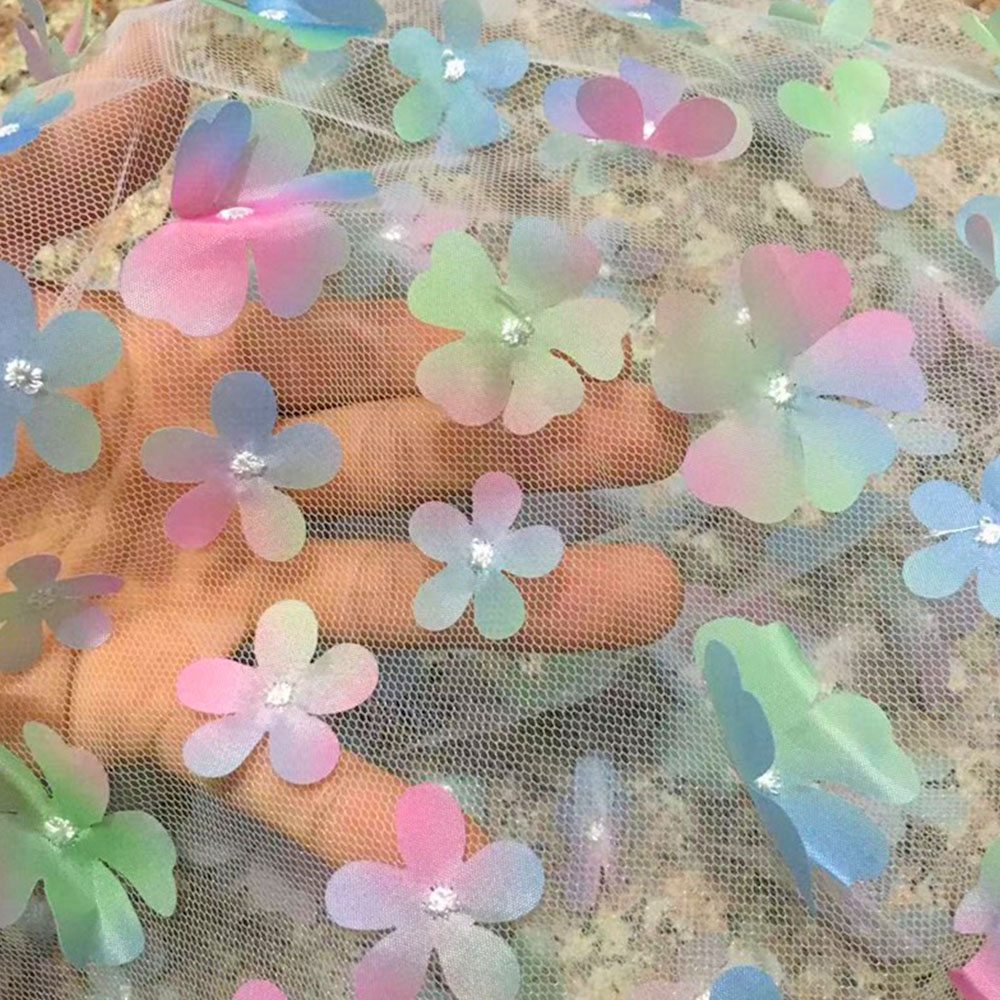 Kolorowa siatka z haftowanymi  – Embroidery Veil recenzja i cena