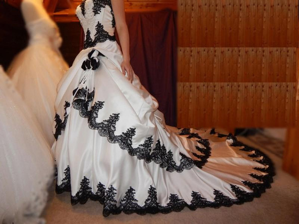 Suknia ślubna vintage gotycka  – Embroidery White Dress recenzja i cena